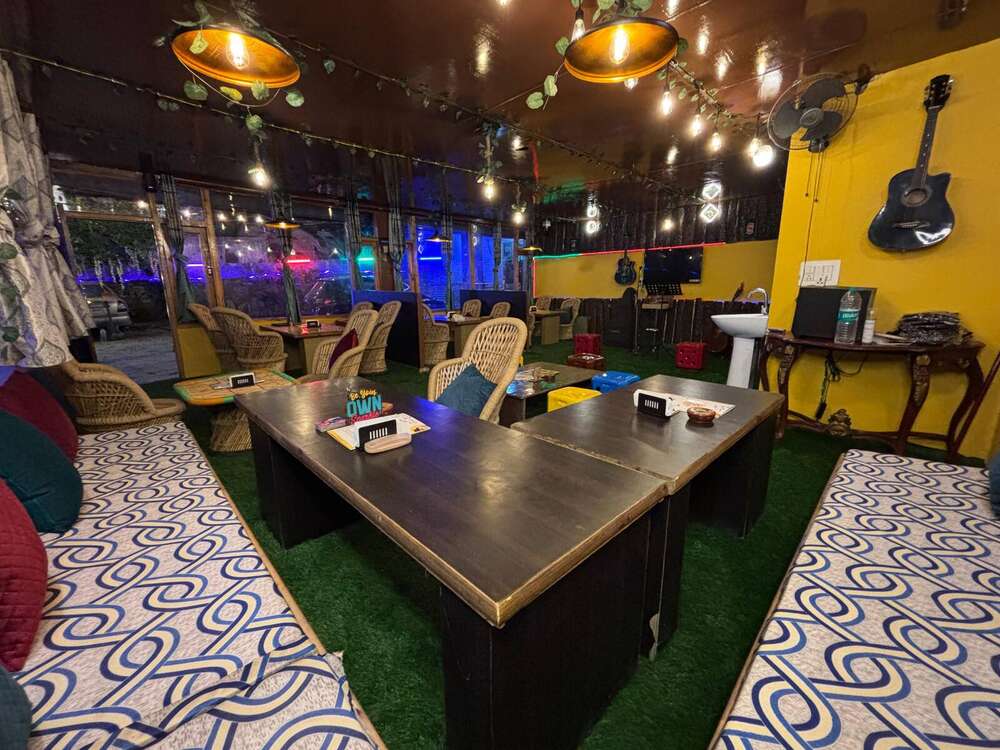 Cafe & Dining