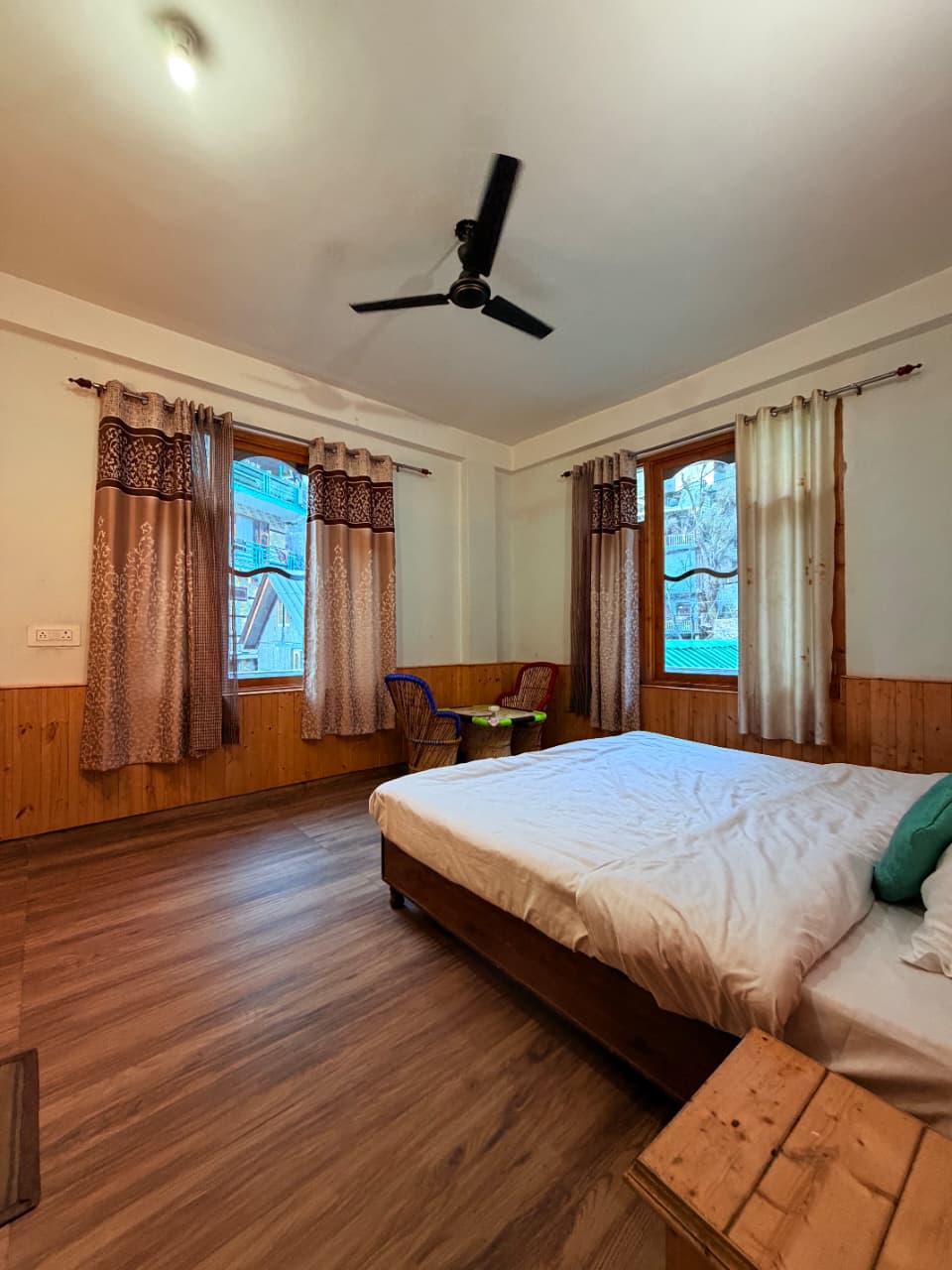 Deluxe Room - Image 7
